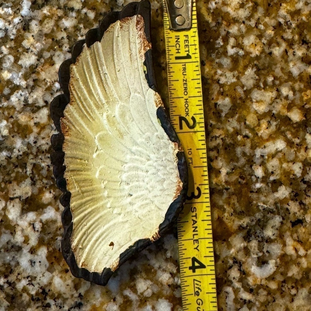 Metal Angel Wing ring holder - Picture 3 of 9